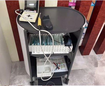 The Kachaka Shelf holds storage boxes and treatment instruments